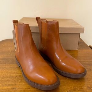 Madewell Chelsea Boots. Never been worn beautiful boots.